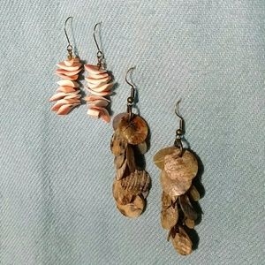 2 pairs of shell earrings